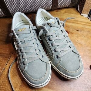 EC, Tao moc star, sage green